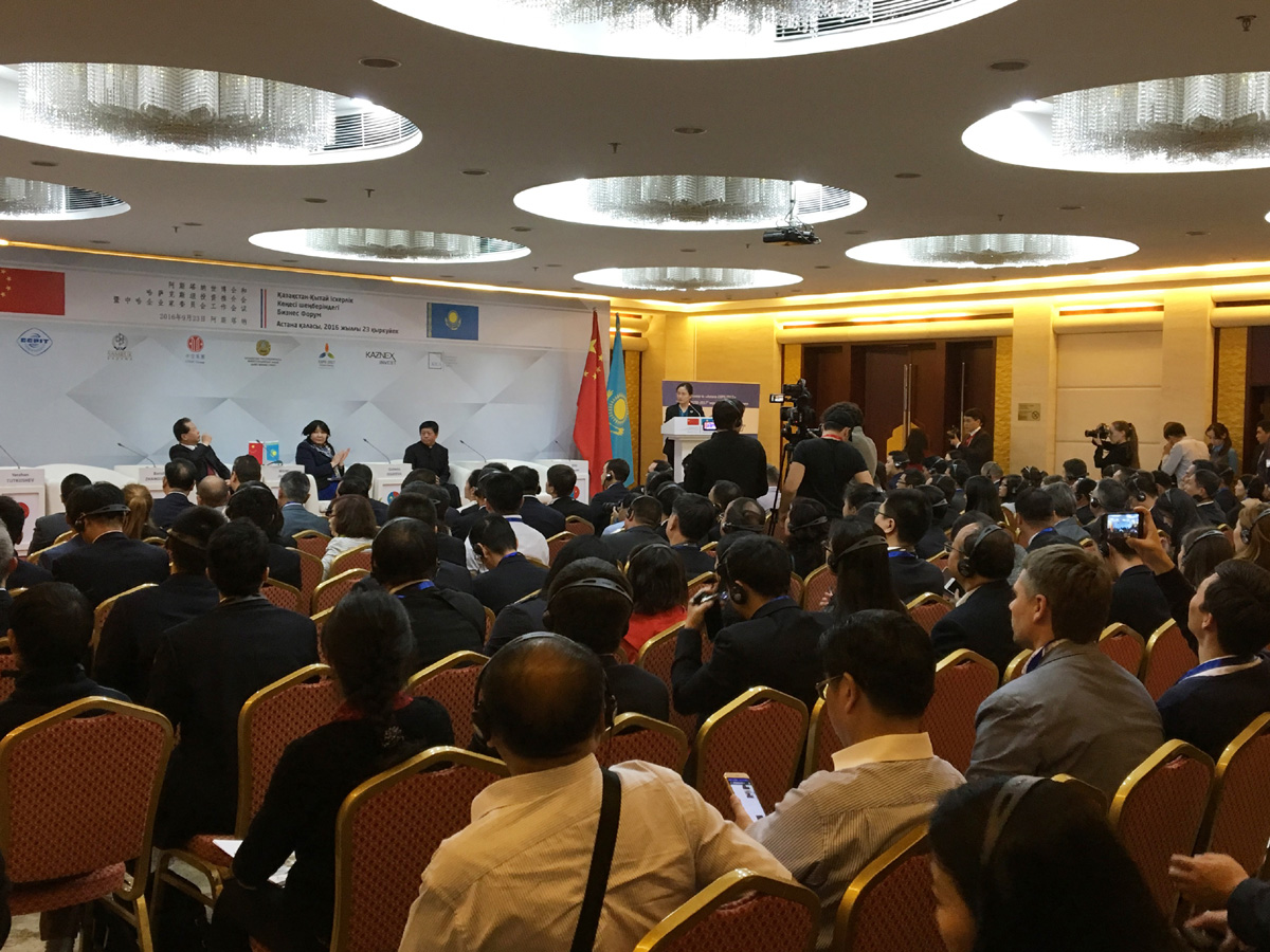 阿斯塔纳世博会和哈萨克斯坦投资推介会暨中哈企业家委员会工作会议在哈举行