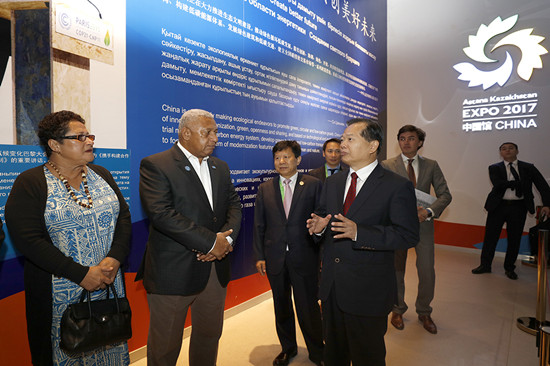 斐济总理姆拜尼马拉马参观中国馆：期待合作新机遇