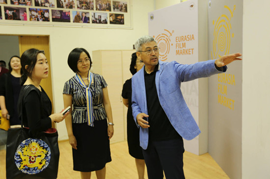 阿斯塔纳世博会中国馆政府副代表、馆长朱凌燕率队赴哈萨克斯坦国立艺术大学参观调研