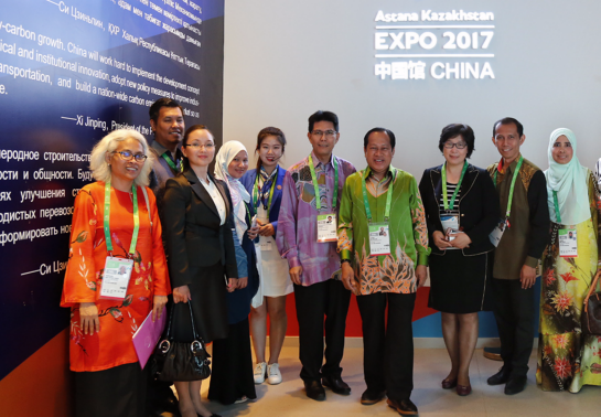 马来西亚国际贸易和工业部副部长参观中国馆